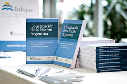 CONSTITUCIONES NACIONALES PARA ESCUELAS Y BIBLIOTECAS