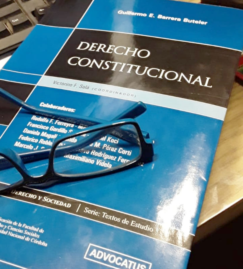 DONACIÓN DE LIBRO DE DERECHO CONSTITUCIONAL