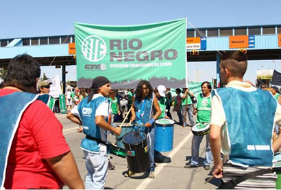 ADHESIÓN AL PARO DE HOY Y MAÑANA DE ADUNC Y LA CTA RÍO NEGRO CON MOVILIZACIÓN AL PUENTE INTERPROVINCIAL