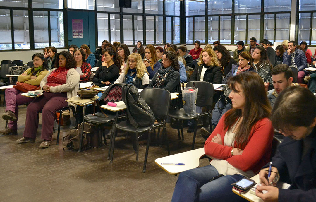 SE DEBATIÓ EN LA FADECS LA LEY FEDERAL DE TRABAJO SOCIAL