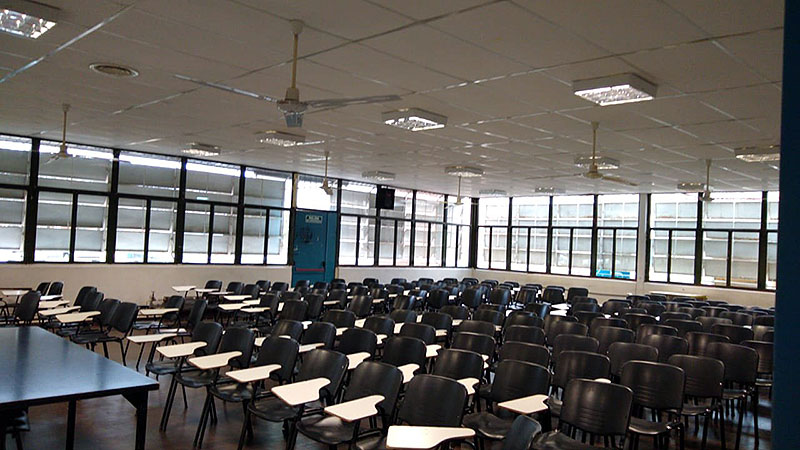 CAMBIO DE LUMINARIAS EN AULA MAGNA