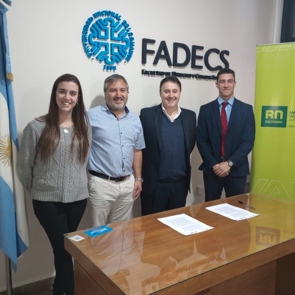 SE FIRMÓ UN CONVENIO ENTRE LA FADECS Y EL IAPL