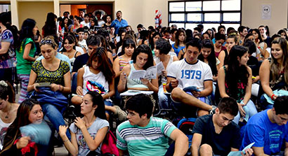 RENOVACIÓN DE BECAS PARA ESTUDIANTES CON DISCAPACIDAD MOTORA EN LA FADECS